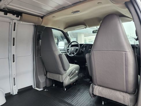 New 2026 GMC Savana 2500 RWD image 40