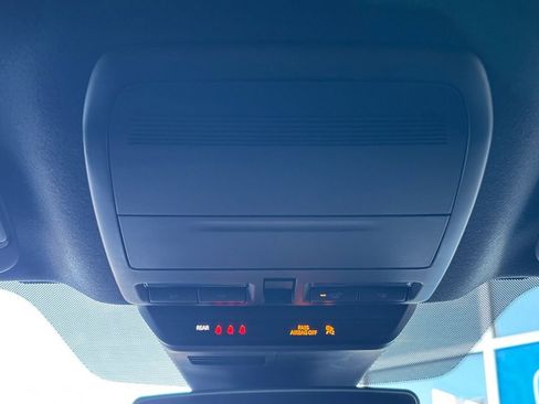 Used 2023 MAZDA MAZDA3 s image 19