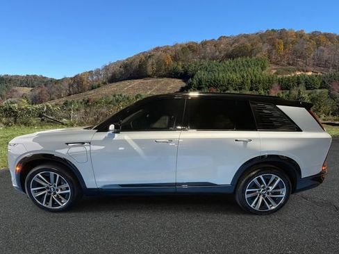 Used 2026 Cadillac Vistiq Sport image 4