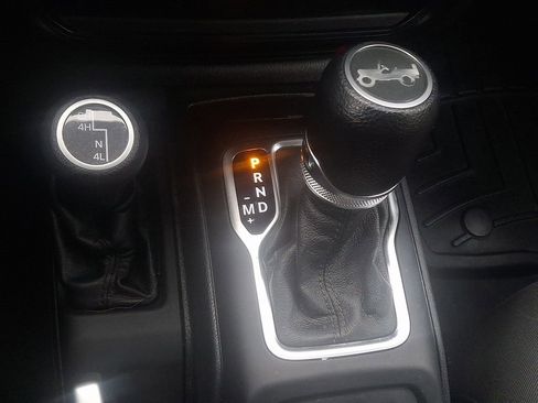 Used 2020 Jeep Wrangler Sport image 14