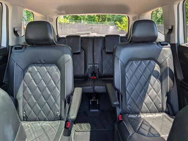 Certified 2024 Volkswagen Atlas SEL Premium R-Line AWD/4WD image 21