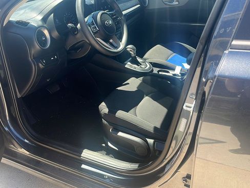 Used 2020 Kia Forte LXS FWD image 9