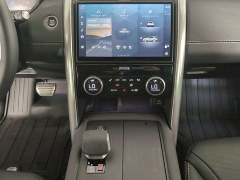 Certified 2025 Land Rover Discovery Dynamic SE image 21