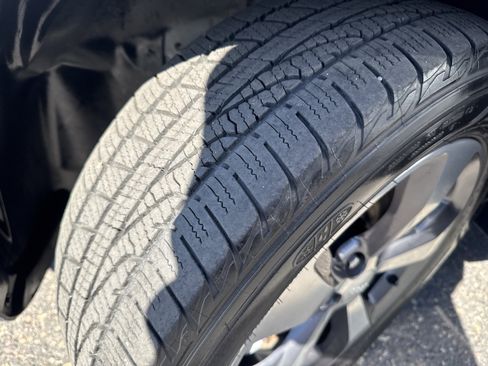 Used 2019 Jeep Cherokee Limited AWD/4WD image 10