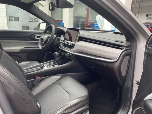 Used 2023 Jeep Compass Latitude AWD/4WD image 22