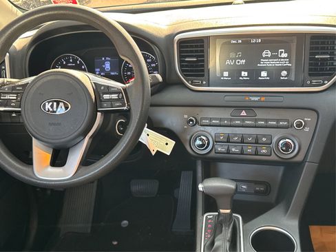 Used 2020 Kia Sportage LX image 19
