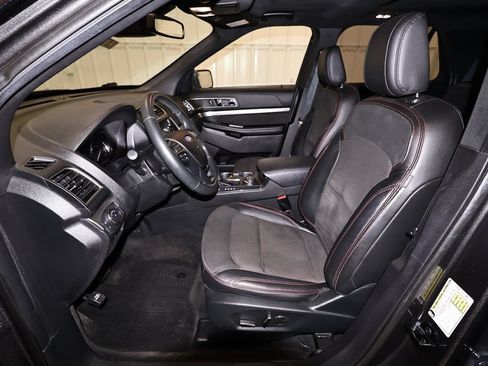 Certified 2018 Ford Explorer XLT w/ Equipment Group 202A AWD/4WD image 12