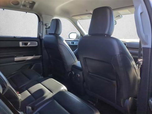 Used 2023 Ford Explorer Limited image 17