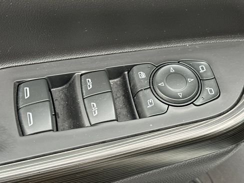 Used 2021 GMC Acadia SLT w/ Elevation Edition image 11