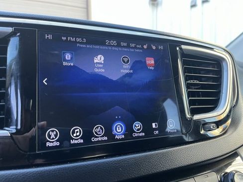 Used 2017 Chrysler Pacifica Touring-L image 26