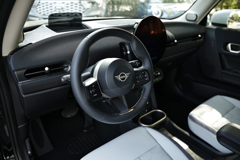 New 2026 MINI Cooper 2-Door Hardtop FWD image 19