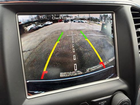 Used 2018 Jeep Grand Cherokee Limited w/ Luxury Group II image 32