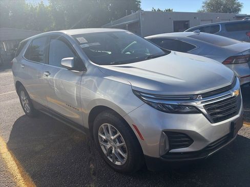 Used 2022 Chevrolet Equinox LT FWD image 2