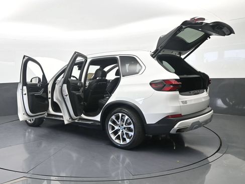 Used 2025 BMW X5 xDrive50e AWD/4WD image 78