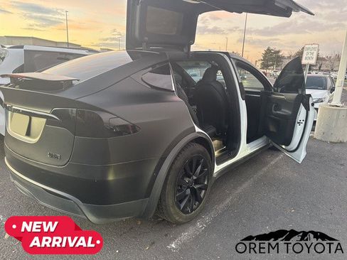 Used 2022 Tesla Model X Plaid image 18