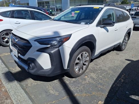 Used 2023 Subaru Outback Limited image 3