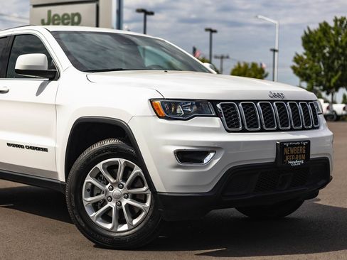 Used 2022 Jeep Grand Cherokee Laredo X image 4