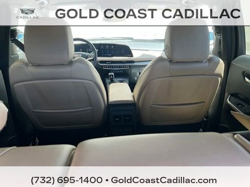 Certified 2024 Cadillac XT4 Luxury w/ Cold Weather Package FWD image 12