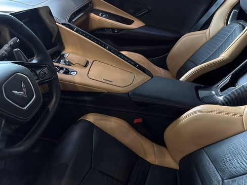 Used 2022 Chevrolet Corvette Stingray Premium Conv w/ Z51 Performance Package RWD image 9