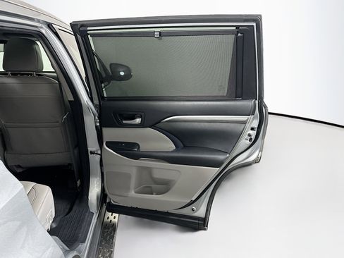 Used 2017 Toyota Highlander Limited image 34