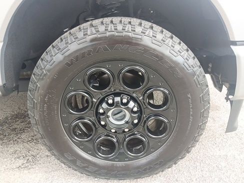 Used 2023 Ford F250 Lariat w/ Black Appearance Package image 23