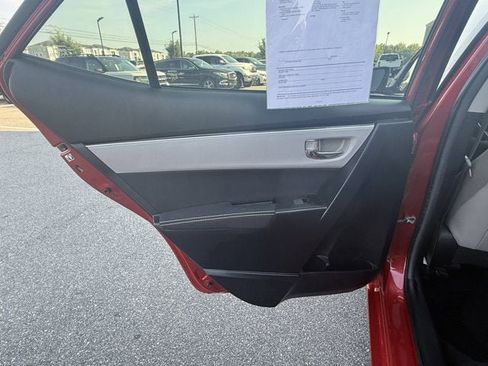 Used 2018 Toyota Corolla LE FWD image 13