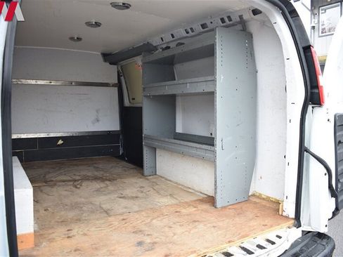 Used 2006 Chevrolet Express 3500 RWD image 21