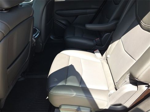 Used 2024 Cadillac XT6 Sport w/ Technology Package image 15