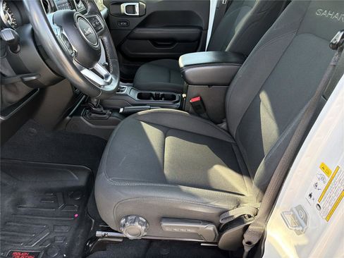 Used 2019 Jeep Wrangler Unlimited Sahara AWD/4WD image 8
