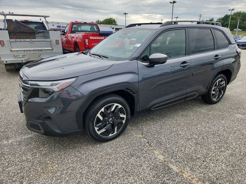 Used 2025 Subaru Forester Limited image 3