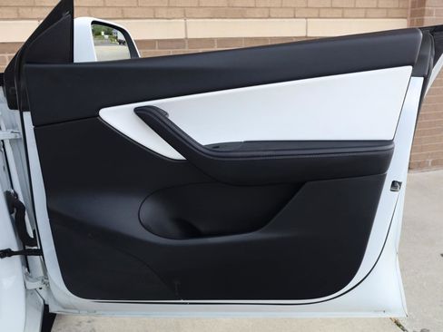 Used 2021 Tesla Model Y Long Range AWD/4WD image 28