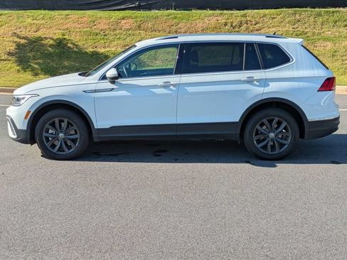 Used 2024 Volkswagen Tiguan SE FWD image 7