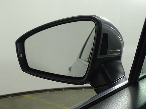 Used 2024 Volkswagen Tiguan SE image 41