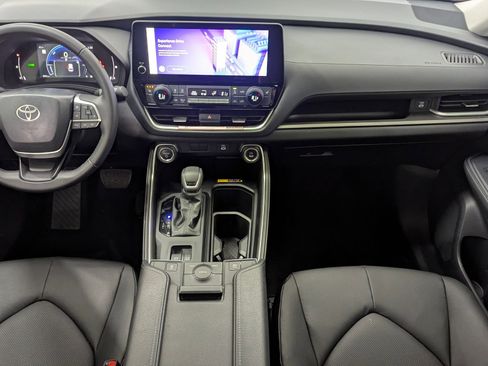 Used 2024 Toyota Grand Highlander XLE image 14
