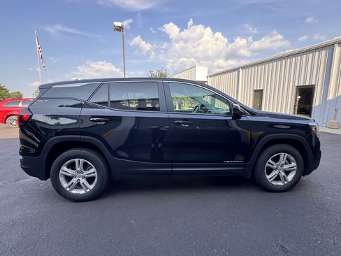 Used 2024 GMC Terrain SLE AWD/4WD image 4
