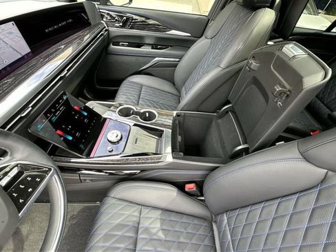 Certified 2026 Cadillac Escalade IQL Sport 1 w/ LPO, ONYX Package AWD/4WD image 28