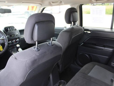 Used 2017 Jeep Patriot Latitude FWD image 16