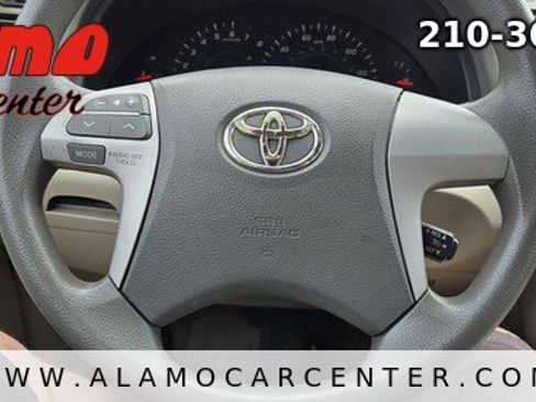 Used 2009 Toyota Camry LE FWD image 32