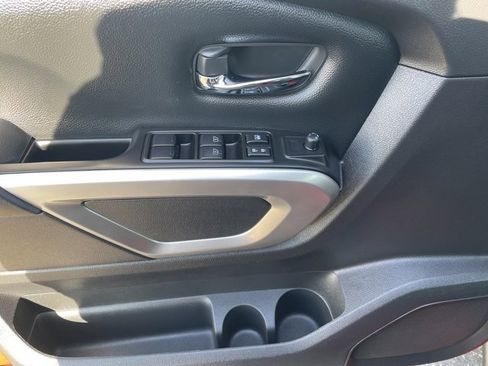 Used 2024 Nissan Titan SV w/ SV Convenience Package image 18