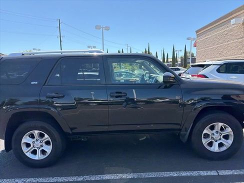 Used 2015 Toyota 4Runner SR5 AWD/4WD image 2