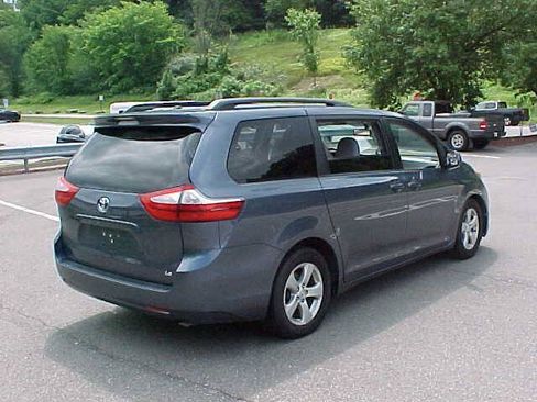 Used 2015 Toyota Sienna LE FWD image 29