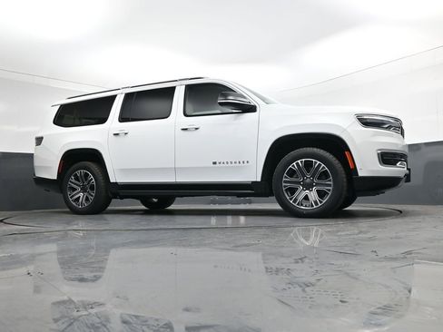 Used 2024 Jeep Wagoneer L Series II w/ Flexible Seating Group image 30