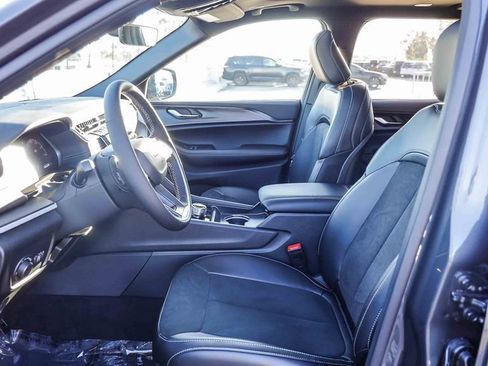 New 2025 Jeep Grand Cherokee L Altitude image 19