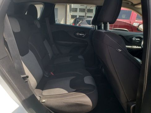 Used 2014 Jeep Cherokee Sport image 17