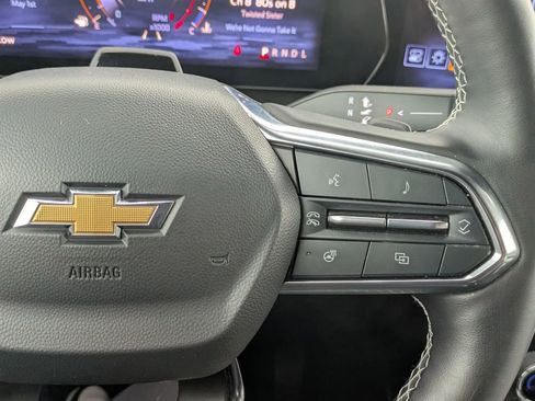 Used 2024 Chevrolet Traverse RS FWD image 18