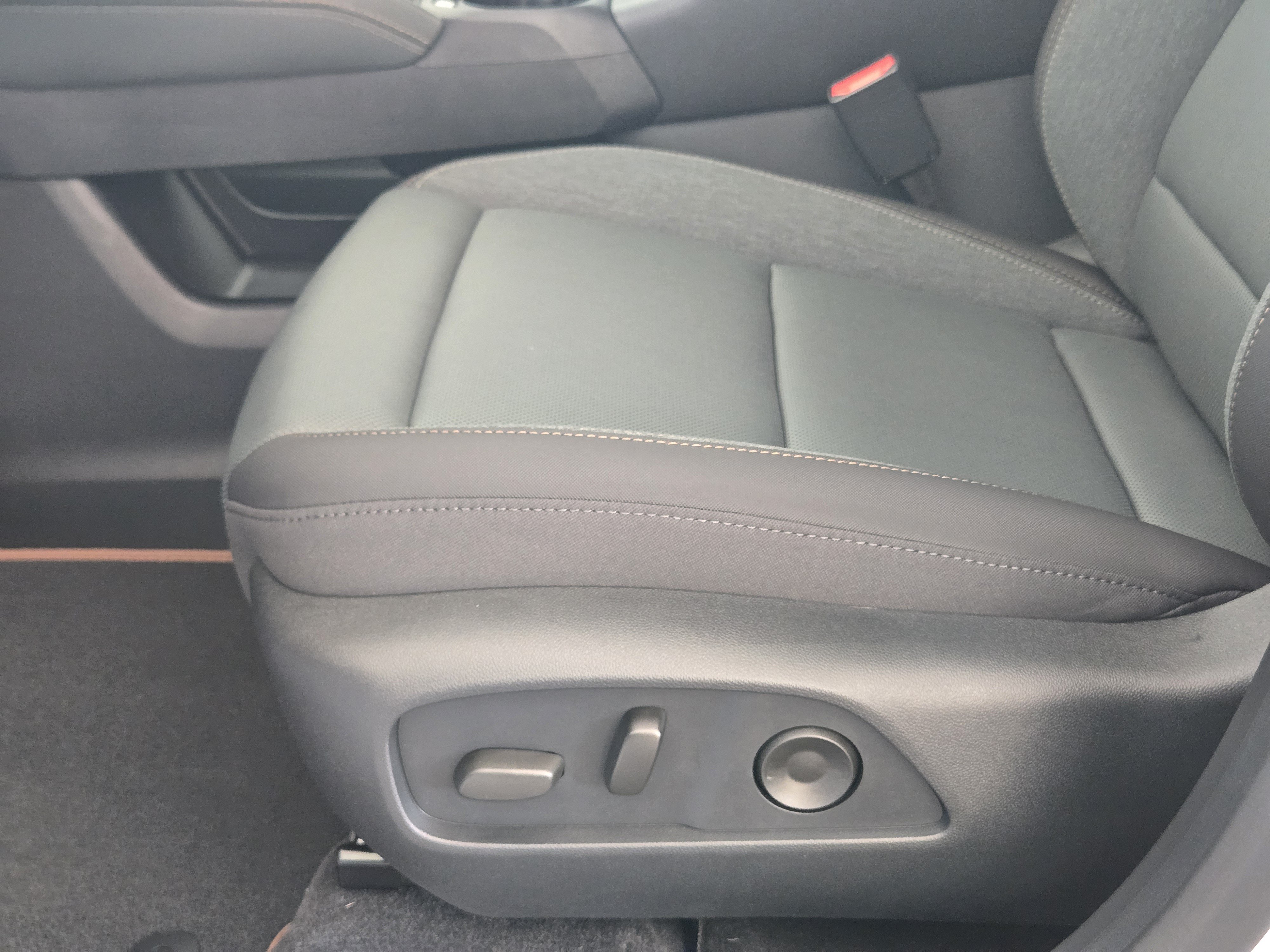 New 2027 GMC Terrain AT4 w/ Convenience Package III AWD/4WD image 19