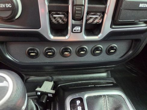 Certified 2019 Jeep Wrangler Unlimited Sahara AWD/4WD image 27