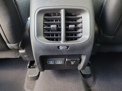 Used 2023 Jeep Cherokee Altitude Lux AWD/4WD image 16