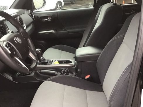 Used 2021 Toyota Tacoma 4x4 Double Cab w/ Tacoma SR5 Package image 7