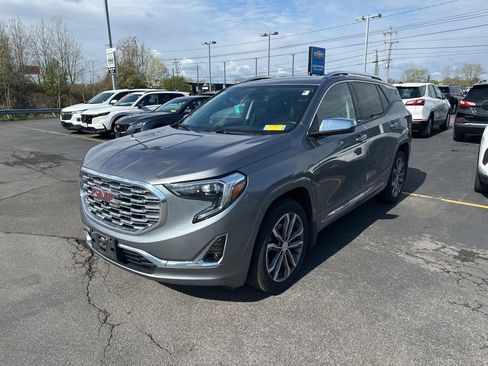 Used 2020 GMC Terrain Denali w/ Denali Premium Package AWD/4WD image 5